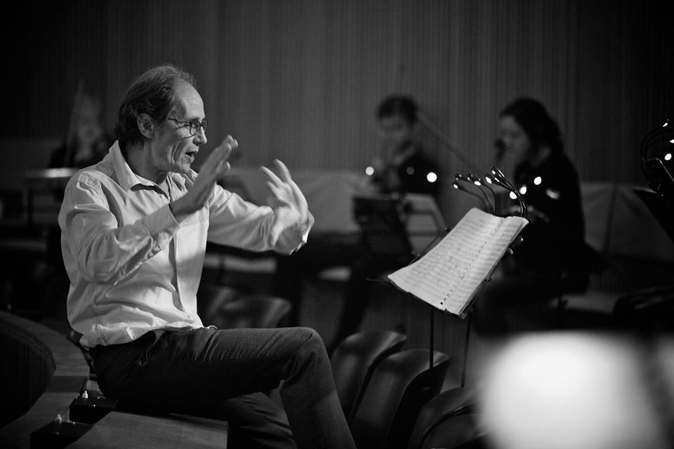 Roland Perlman conducting
