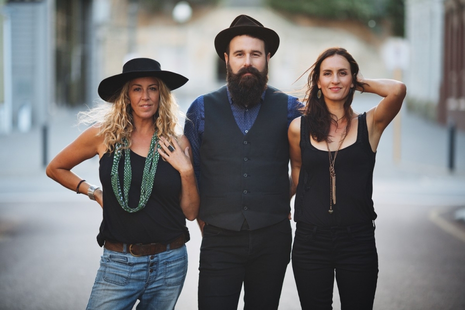 The Waifs band