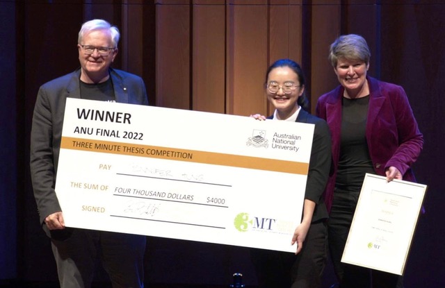 Yu-Ting (Jennifer) Hung receiving cheque after winning three minute thesis competition