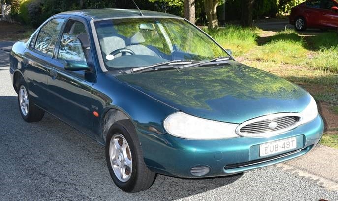 Green Ford Mondeo