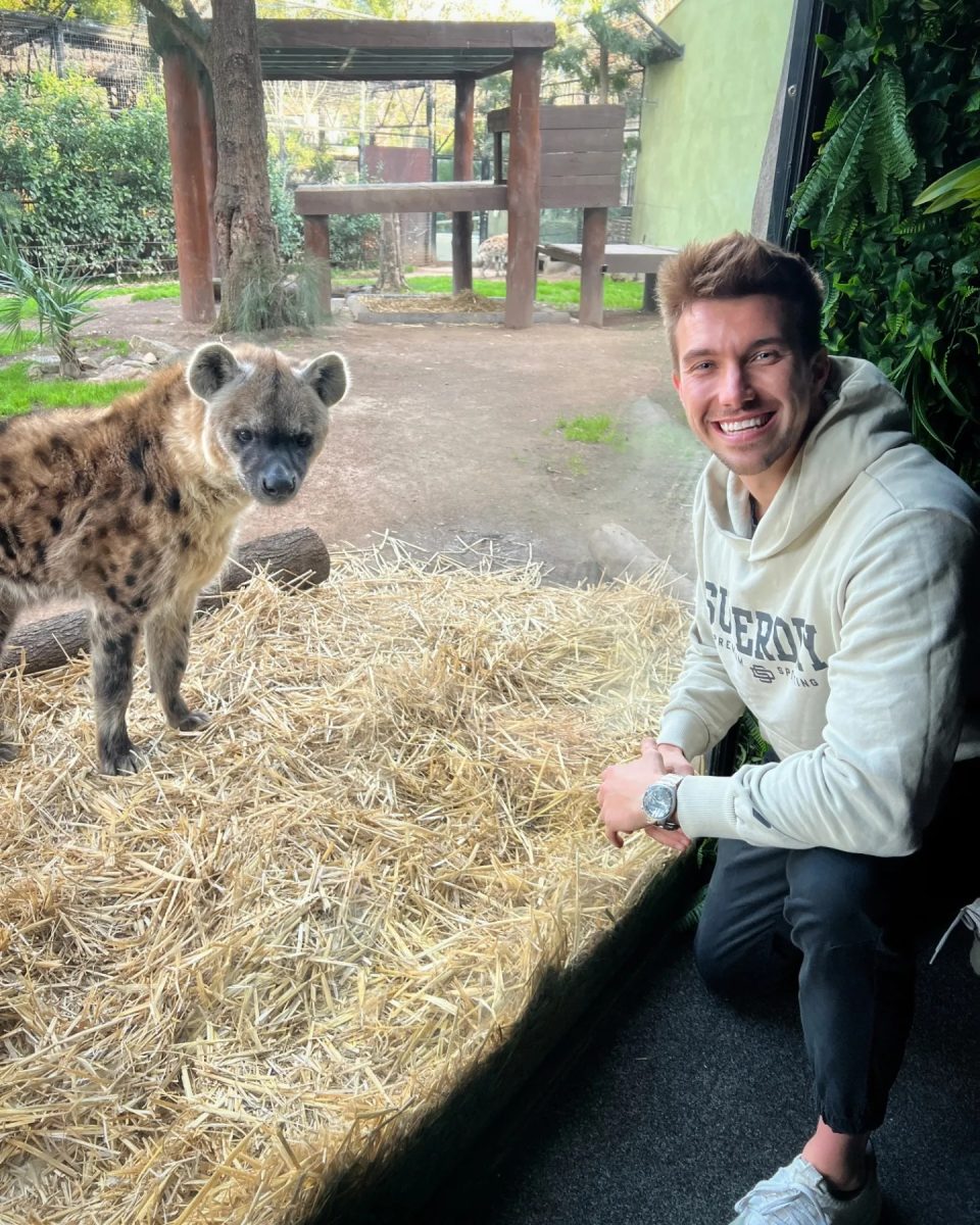 Influencer with lion 