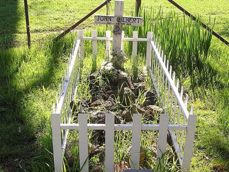 Johnny Gilbert's Grave in Binalong.
