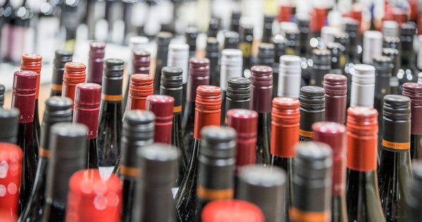 鉴于对未成年人伤害等问题，ACT拟议对酒类产品快速配送服务进行改革