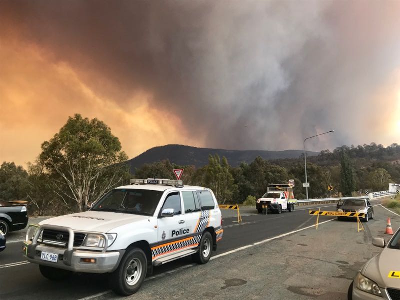 堪培拉山火实时资讯：Orroral Valley大火已威胁到Tharwa，该处居民请尽快寻求避难所！