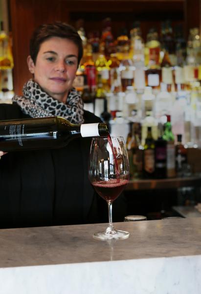跟着葡萄酒鉴赏师寻找最适合你的那一抹红色