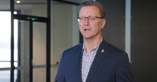 首都领地前检察长戈登·拉姆齐被控性诱拐青少年男孩