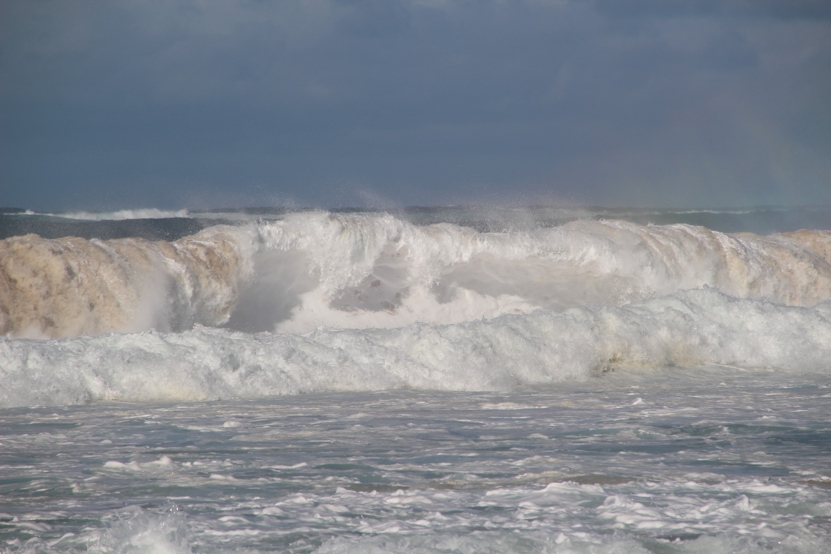 新州冲浪救生组织发布南海岸危险冲浪警告