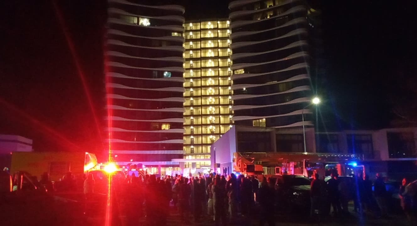 堪培拉Woden区Ivy公寓电梯午夜起火，近千居民紧急撤离！