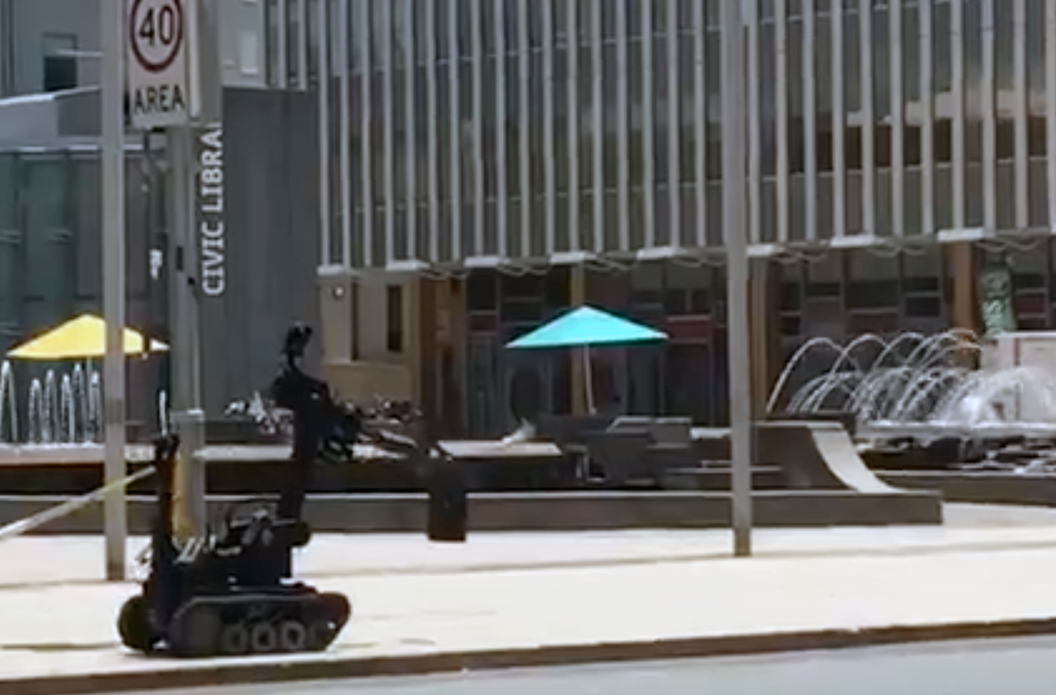 堪培拉市中心广场发现可疑包裹！警方已部署拆弹机器人