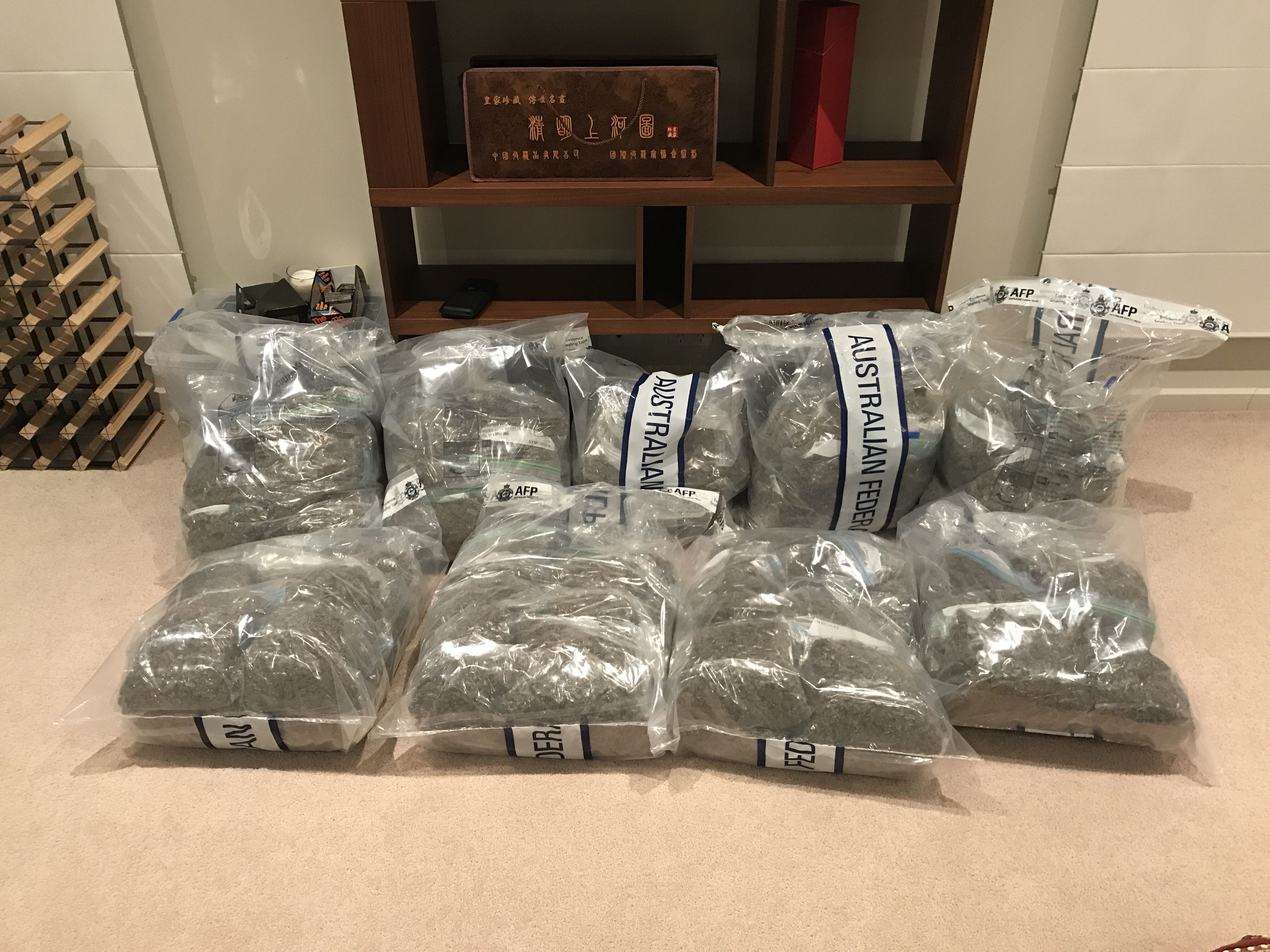ACT警方在堪培拉Palmerston区和Palmerston区缴获43公斤大麻及10万现金