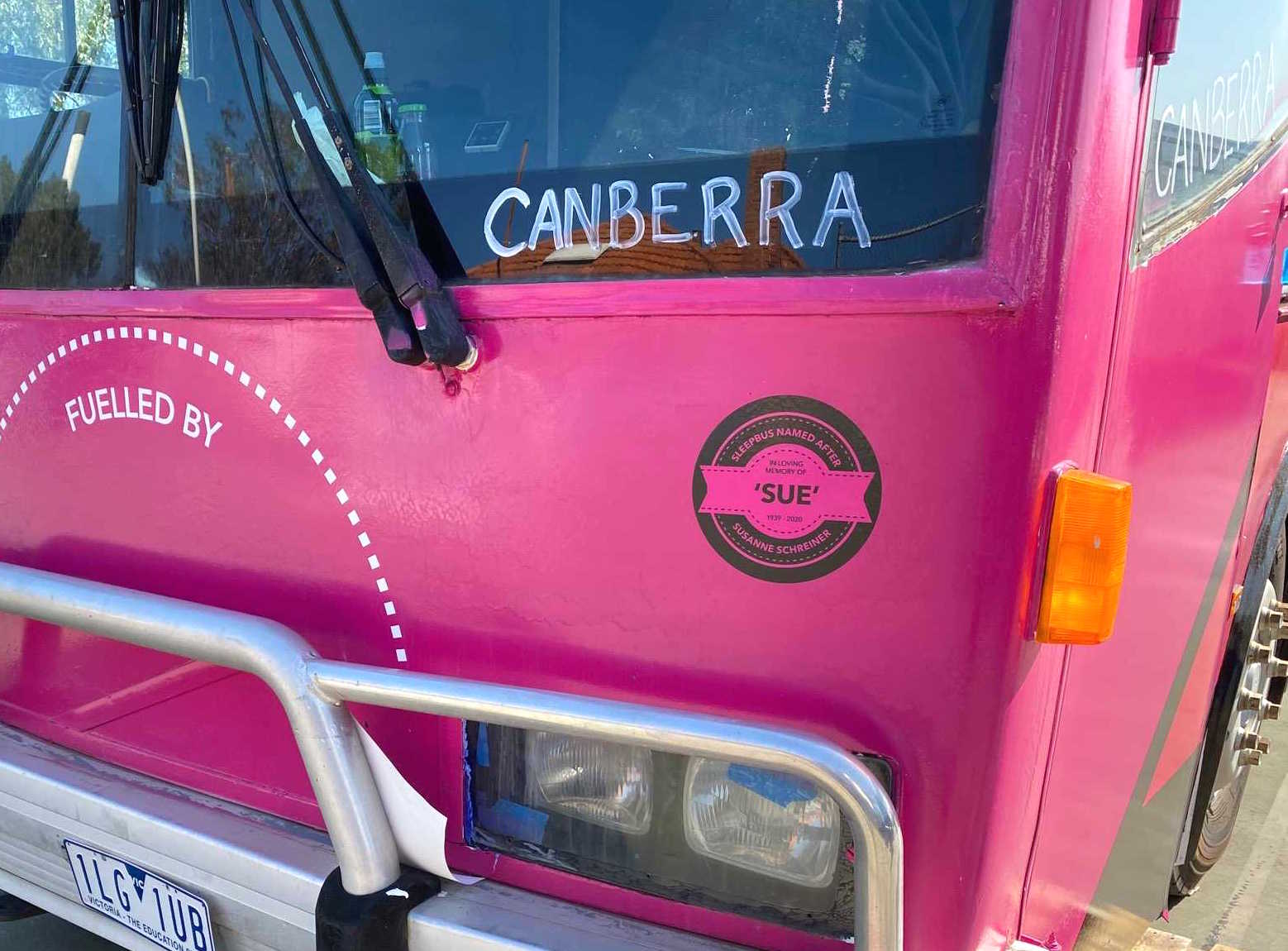 这辆粉色大巴名叫“苏”：堪培拉首辆女性专用睡眠巴士将于6月投入使用