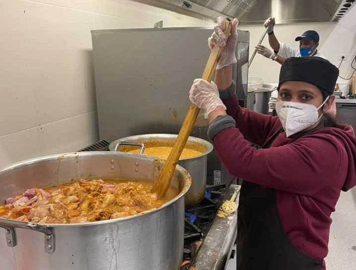 堪培拉人的温暖仍在继续，这个家庭每日为社区派送数千份免费餐食