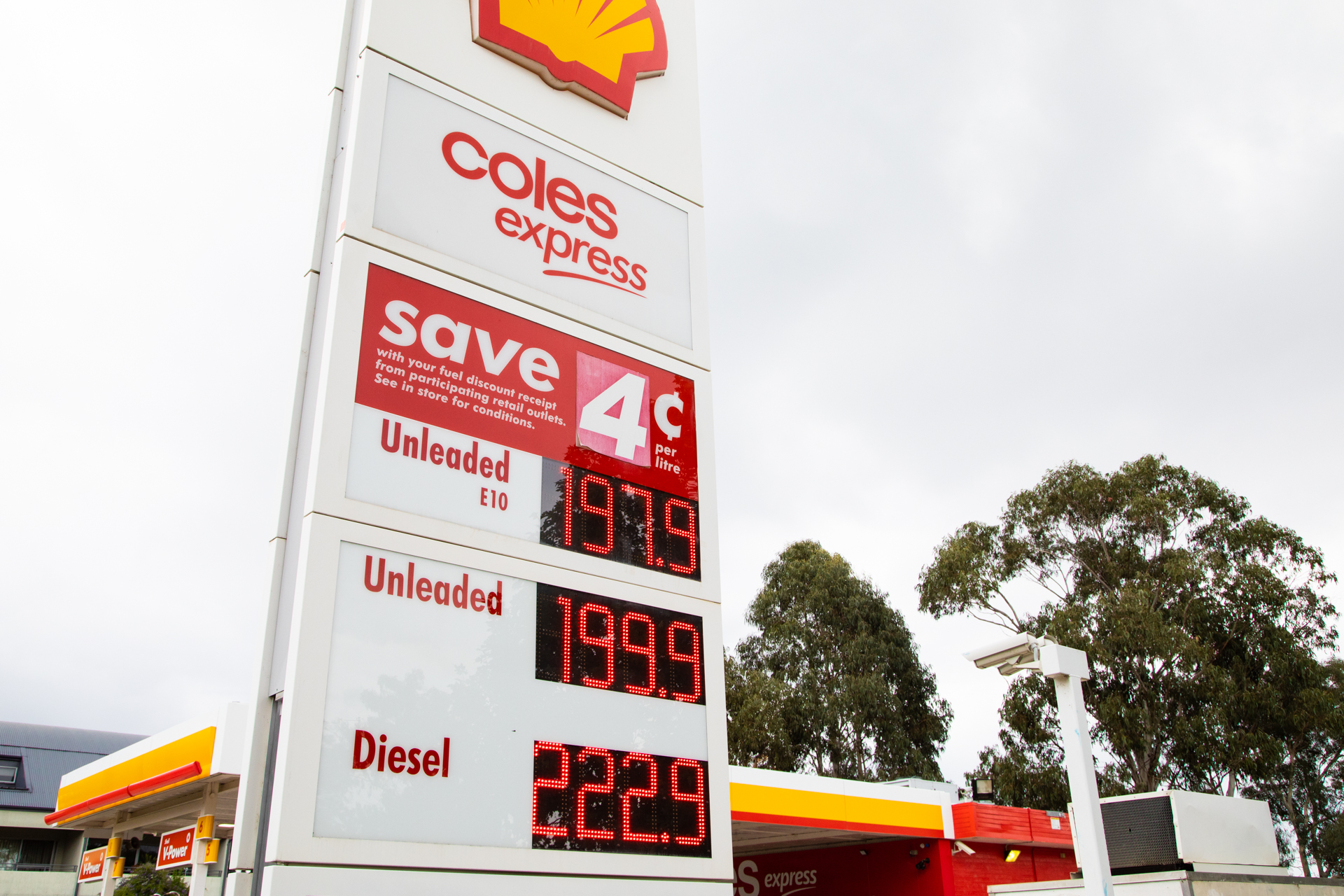 燃油批发价下跌，堪培拉加油站的价格是否过高？