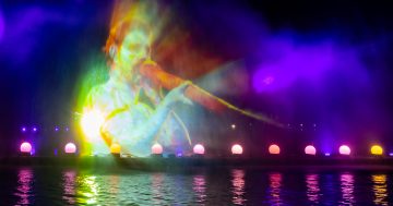 堪培拉格里芬湖上演湖上灯影大秀，“反思、尊重并庆祝”澳大利亚生活