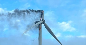 新州古尔本附近风力发电机起火