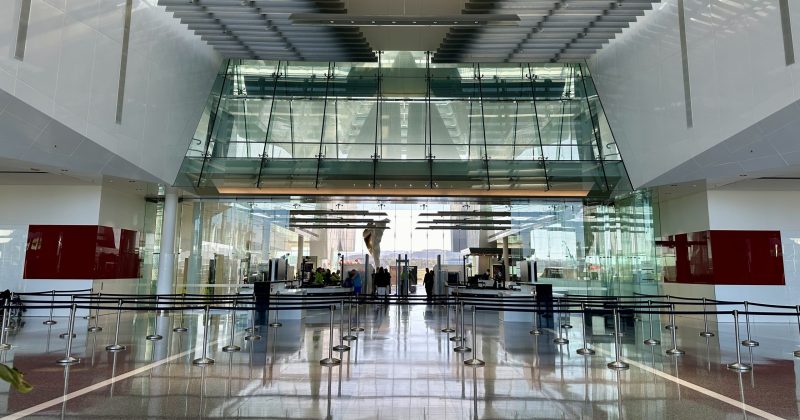 男子闯入堪培拉机场，偷走一辆面包车