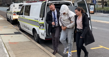 悉尼青少年“有针对性”入室抢劫，两名受害者被刺伤