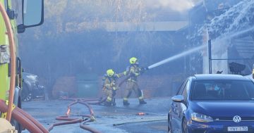 “车库地板都像着火了一样”：Fyshwick火灾烧毁一家店面的屋顶