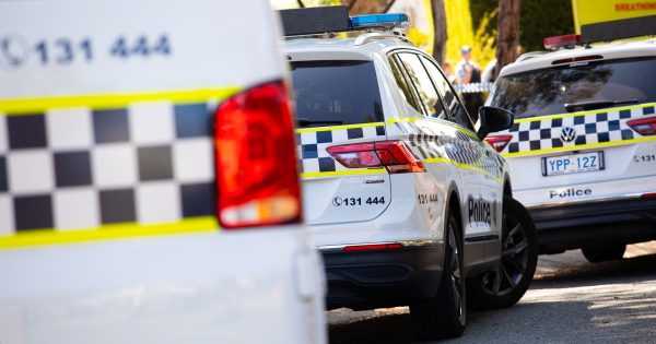 堪培拉摩托车骑手撞上一棵树，不幸身亡