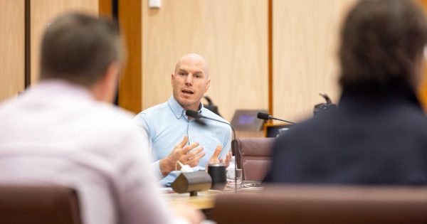澳国立高管被指存在利益冲突，参议院调查听证会披露