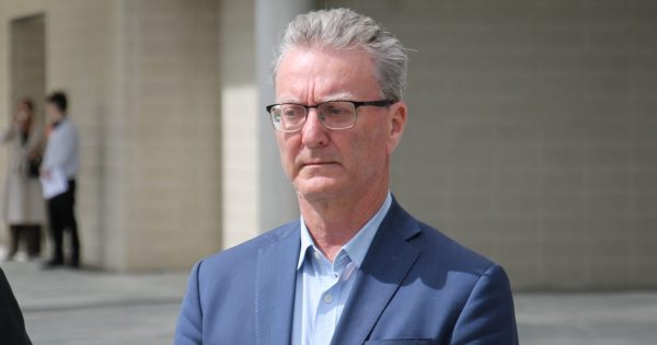 首都领地前任检察长被控性诱拐，政府“深感失望”