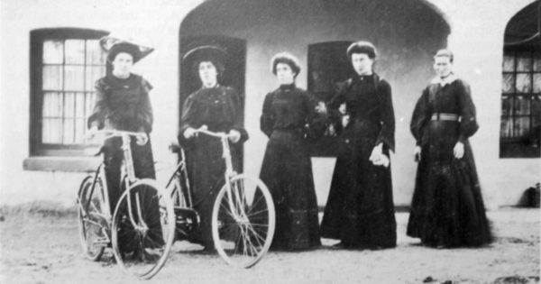 新州邦根多尔最早的皇家酒店,是这座小镇被遗忘的时光