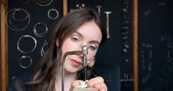 从堪培拉到高级定制:这家珠宝商登上巴黎时装周的舞台