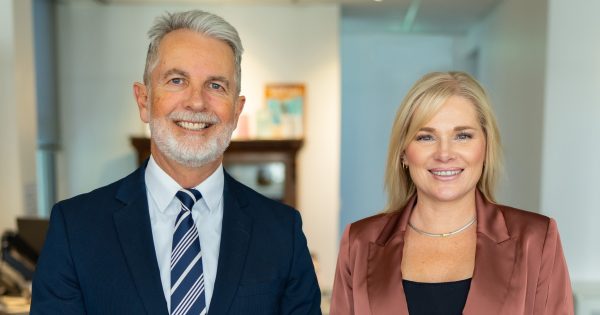 Castley和Hanson辞去堪培拉自由党领袖和副领袖职务