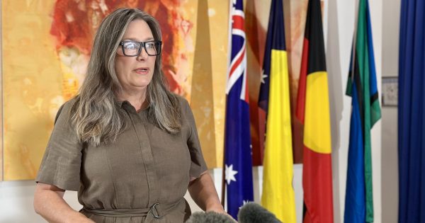 首都领地政府就公立学校关闭进行回应