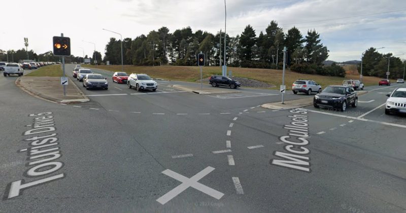 堪培拉Cotter Road两车相撞导致交通拥堵