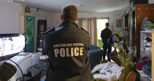 已更新：涉嫌盗窃Bunnings商品制作15枚管状炸弹的男子被捕