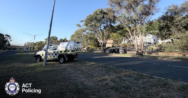 堪培拉长周末发生一起致命车祸,多名路人停车施救